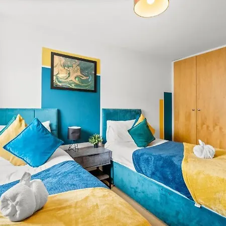 Stylish Abode - Sleeps 6 Сasa de vacaciones