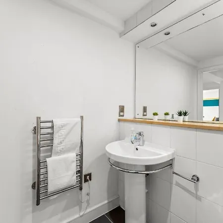 Stylish Abode - Sleeps 6 * Bristol