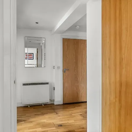 Stylish Abode - Sleeps 6 Bristol